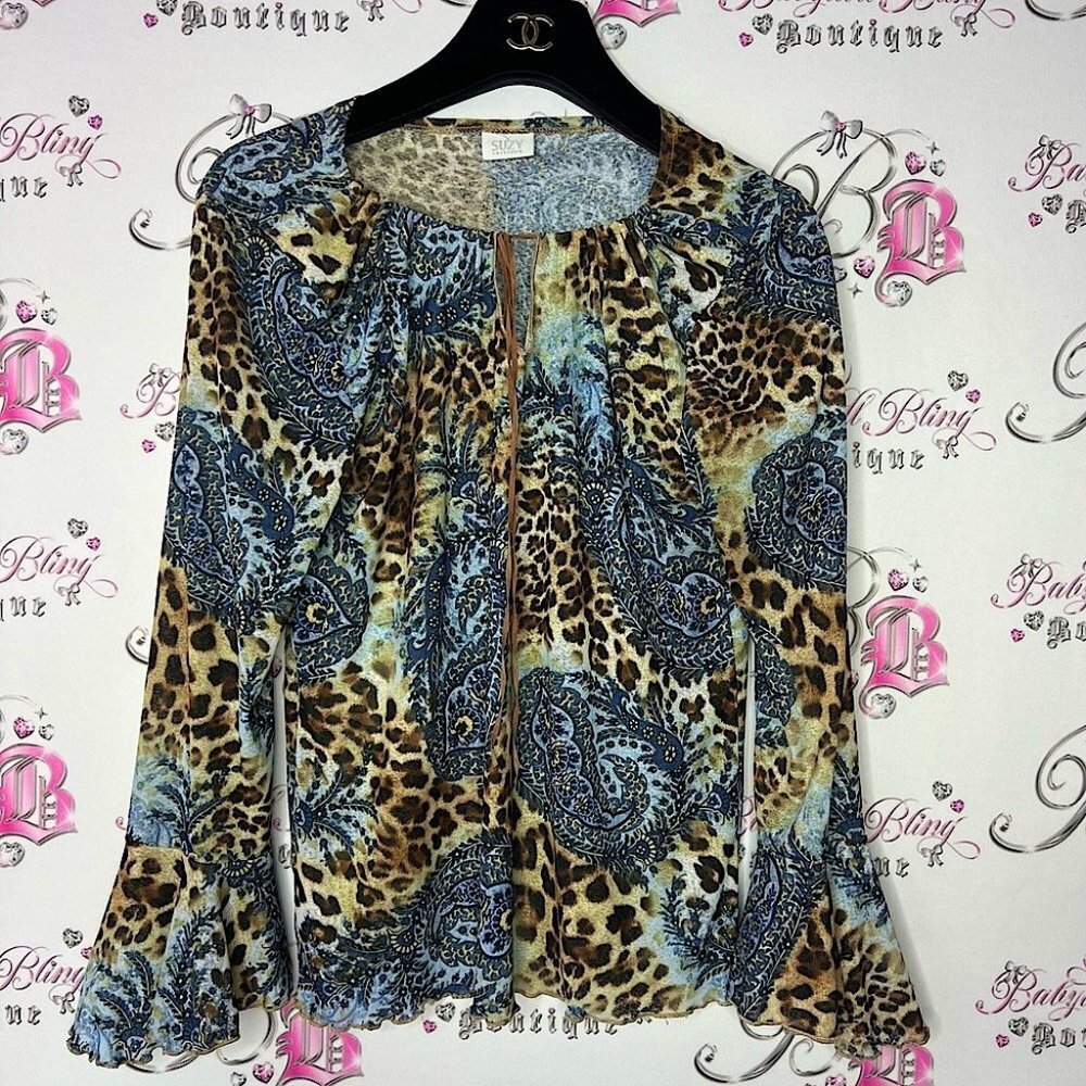 Suzy shier cheetah print paisley printed bell bottom sleeve top with ribbon ๐